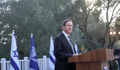 הרצוג בבית הנשיא, בשבוע שעבר. מגלה, ולא בפעם הראשונה, חוסר יכולת לראות נכוחה את המציאות