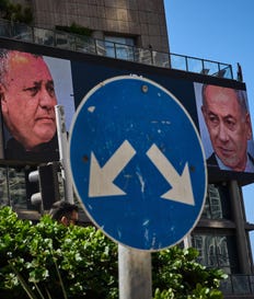 פותחת