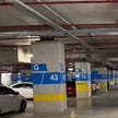 התקנת מבודדים במפלס חניון בית חולים באדנה, שבטורקיה, שהמשיך לתפקד לאחר הרעידה | צילום: EPS