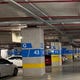 התקנת מבודדים במפלס חניון בית חולים באדנה, שבטורקיה, שהמשיך לתפקד לאחר הרעידה | צילום: EPS