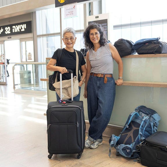 מדור טיסות
מיצקו ומיקה שחר