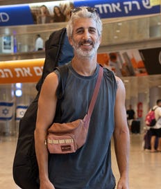 יוסי עוז חן (43). גר בתל אביב, נוחת מבנגקוק. צילום: תומר אפלבאום יוסי עוז חן (43). גר בתל אביב, נוחת מבנגקוק