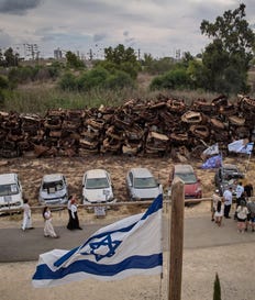 פותחת