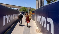 עבודות להקמת המטרו בתל אביב. נבחנת אפשרות להגביל את מספר המקטעים בפרויקט שכל חברה תוכל לזכות בהם. צילום: אייל טואג עבודות להקמת המטרו בתל אביב. נבחנת אפשרות להגביל את מספר המקטעים בפרויקט שכל חברה תוכל לזכות בהם