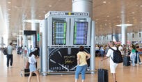 נתב"ג. "אנחנו מתלהבים מה'מתנות' האלה כמו ילדים בגן מבועות סבון"