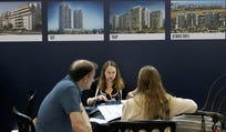 יריד מכירת דירות בתל אביב, במאי. הגרלות הדירות ומכרזי הקרקעות להשכרה הופסקו כמעט לגמרי