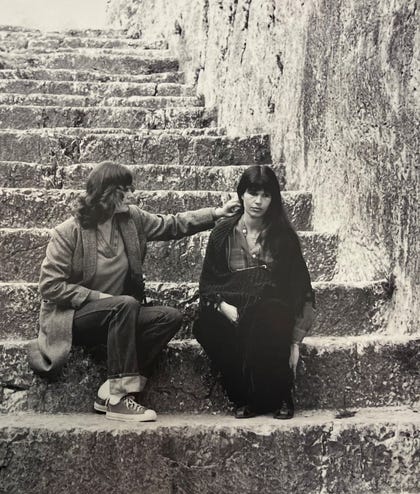 השחקנית והבמאית מיכל בת־אדם על סט סרטה "רגעים", 1979. צילום: באדיבות מיכל בת־אדם השחקנית והבמאית מיכל בת־אדם על סט סרטה "רגעים", 1979