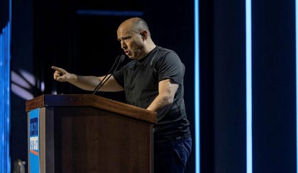 בנט בהצהרה בתל אביב, היום