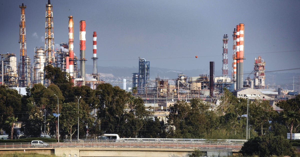Two schools cancel classes after toxic fumes detected near oil refinery