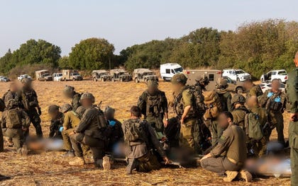 כוחות צה"ל מטפלים בפצועים בזירה, היום