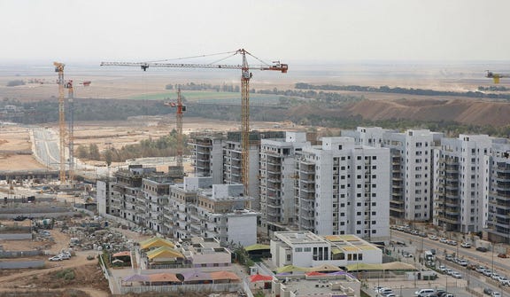 בנייה בנתיבות. ברבעון השני של השנה הסתמנה בבירור מגמת ירידה בהתחלות הבנייה. צילום: אילן אסייג בנייה בנתיבות. ברבעון השני של השנה הסתמנה בבירור מגמת ירידה בהתחלות הבנייה