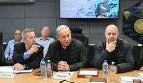FW: ראש הממשלה בנימין נתניהו וחברי הקבינט לניהול המלחמה במפגש עם ראשי רשויות מהעוטף, בבסיס פיקוד דרום. צילום: חיים צח / לעמ חרבות ברזל צחי הנגבי