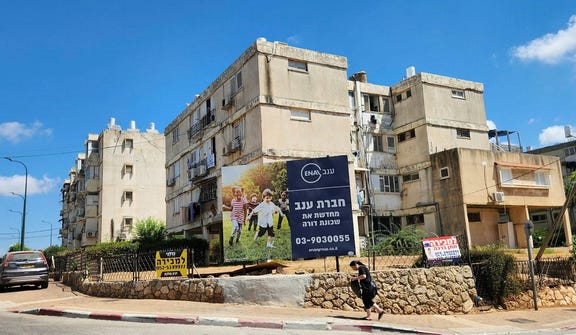 מתחם ההתחדשות בשכונת דורה בנתניה. 320 דירות חדשות יוקמו במקום 88 דירות במבני רכבת ישנים. צילום: עופר וקנין מתחם ההתחדשות בשכונת דורה בנתניה. 320 דירות חדשות יוקמו במקום 88 דירות במבני רכבת ישנים