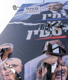 כרזת בחירות של הליכוד בת"א, היום. ללכת לקלפיות, לא למקלטים