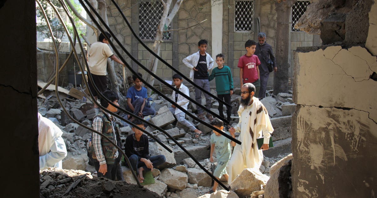 U.S. orders diplomats to depart Saudi Arabia amid Houthi strikes