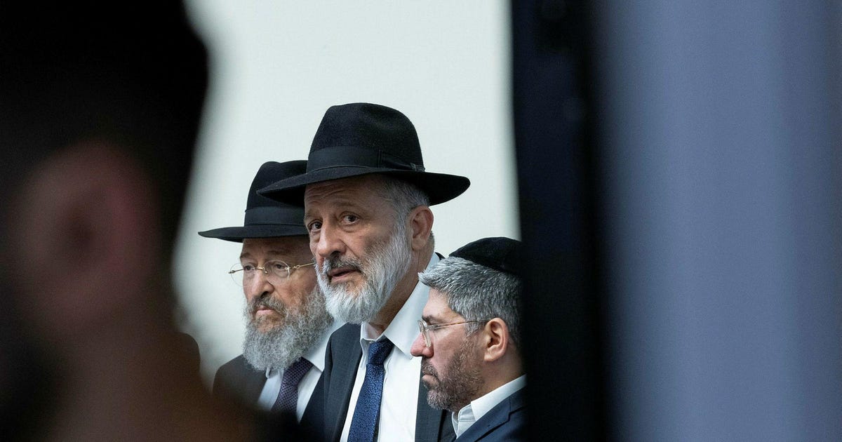 Haredi Leader Vows to Mandate School Prayer Spaces and Tefillin Kits for Boys