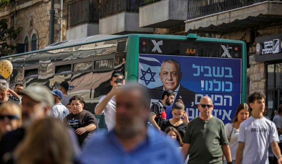 A campaign poster for Gadi Eisenkot's Yashar! party on a bus in Jerusalem last week. Credit: Olivier Fitoussi A campaign poster for Gadi Eisenkot's Yashar! party on a bus in Jerusalem last week.