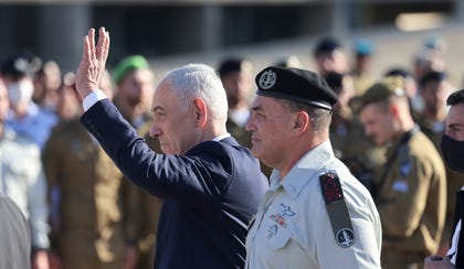 נתניהו וזמיר בטקס קורס קצינים בבהד 1, בשבוע שעבר. בממשל האמריקאי הביעו הפתעה לנוכח אמירותיו האחרונות של רהמ